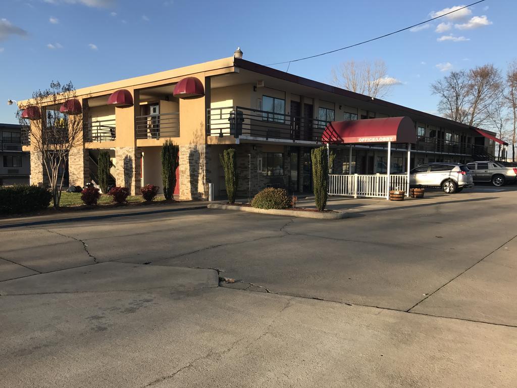 רוק היל Royal Regency Inn מראה חיצוני תמונה