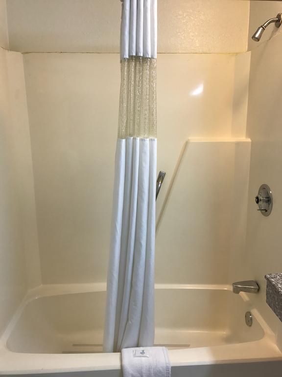 רוק היל Royal Regency Inn מראה חיצוני תמונה