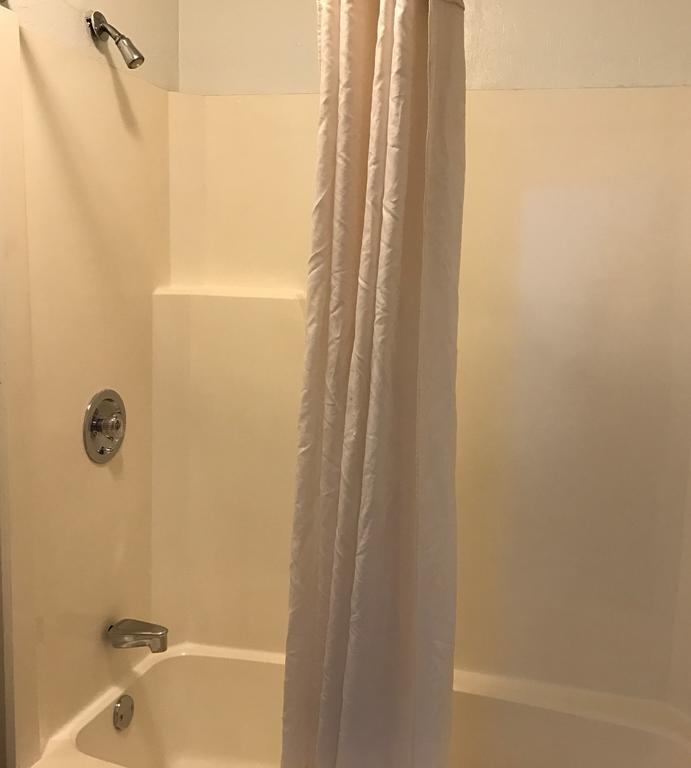 רוק היל Royal Regency Inn מראה חיצוני תמונה