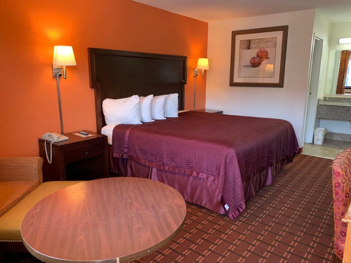 רוק היל Royal Regency Inn מראה חיצוני תמונה