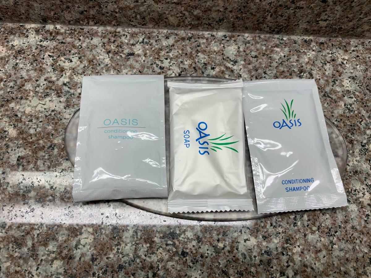 רוק היל Royal Regency Inn מראה חיצוני תמונה