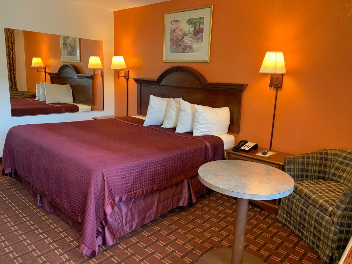רוק היל Royal Regency Inn מראה חיצוני תמונה